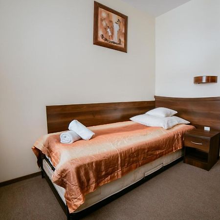 Hotel Domino Niemodlin 外观 照片