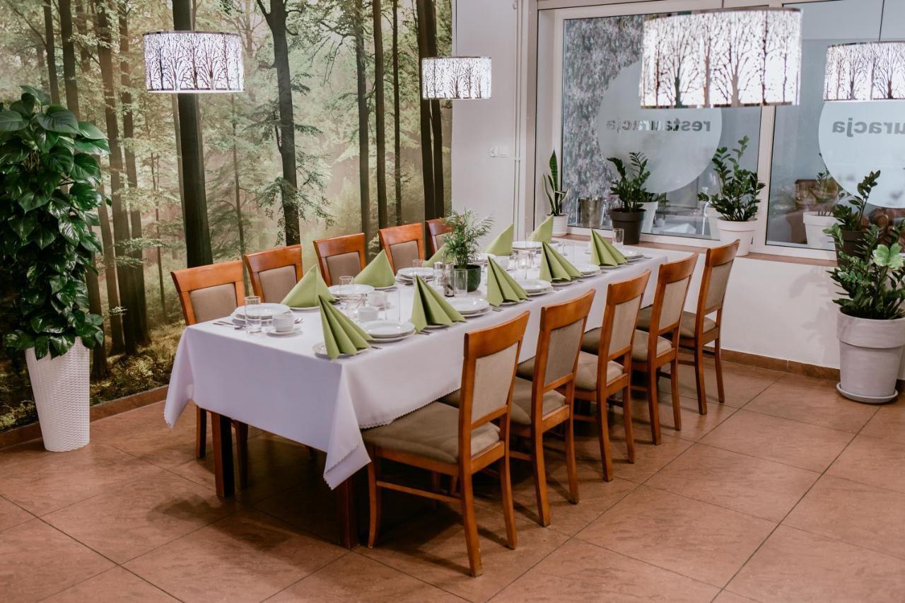 Hotel Domino Niemodlin 外观 照片