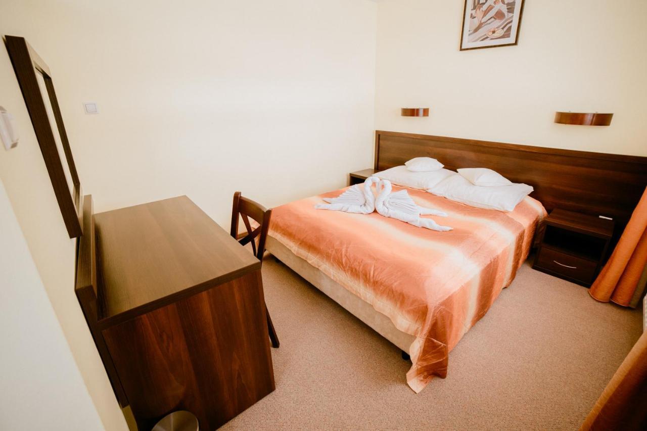 Hotel Domino Niemodlin 外观 照片